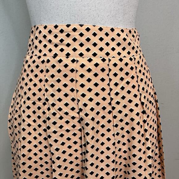 Talbots Skirt size 12 Peach Black Diamonds Knee Pleated Modest Career Church - Picture 3 of 9